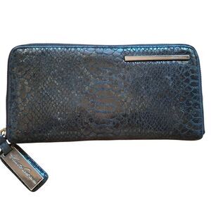 Kenneth Cole New York Black Faux Snakeskin Zip Wallet 16 Card Slots Metallic Lea